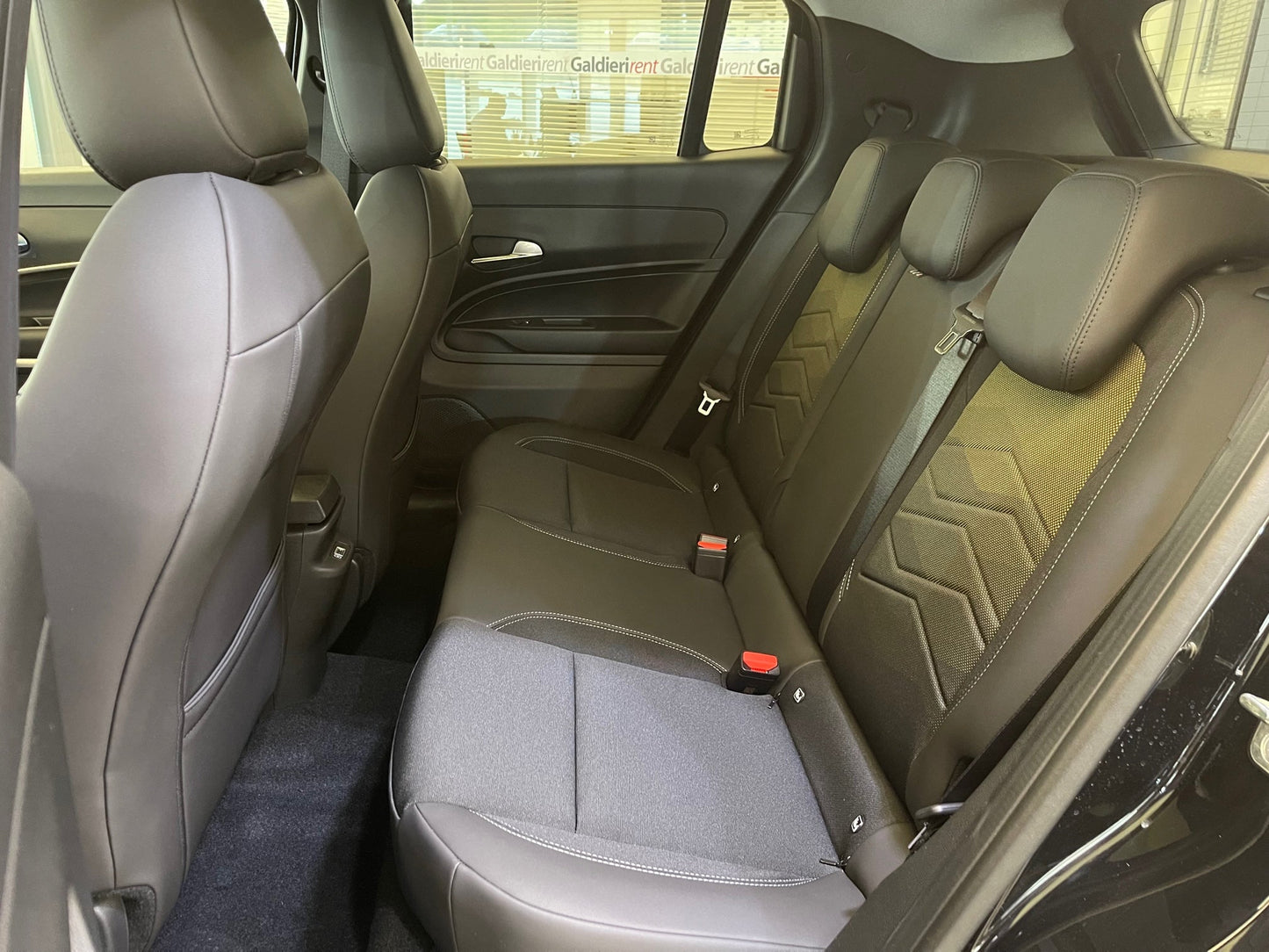 JEEP AVENGER 1.2 MHEV e-Hybrid Turbo Autom. Longitude - FW/AV